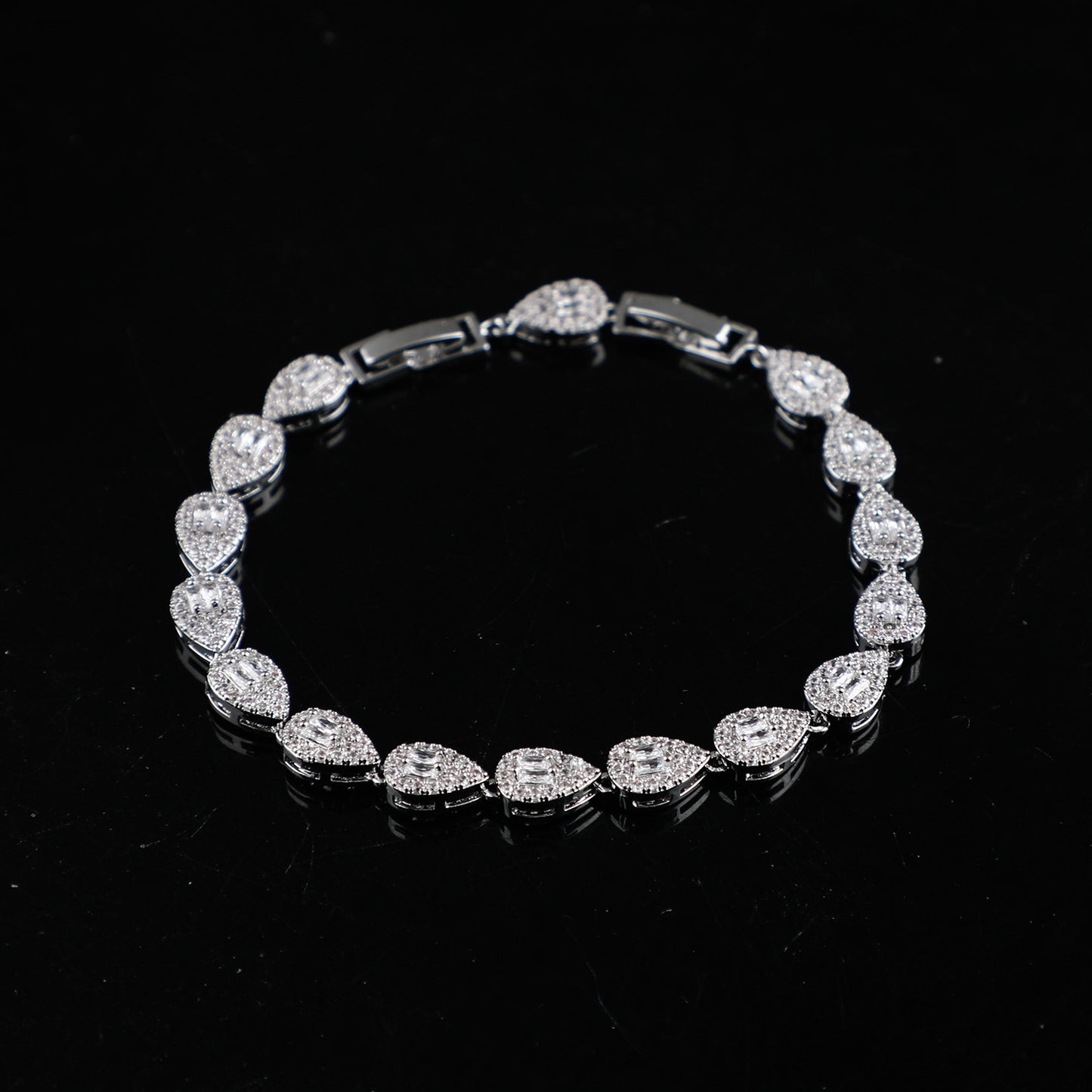 European and American sources: copper material, elegant temperament bracelet, white gold pear-shaped, detachable personality chain, full of zircon hand ornaments
